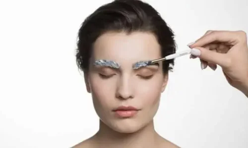 هل تشقير الحواجب يضر الحامل؟