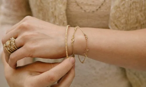 ما هو تفسير رؤية اساور ذهب في المنام لابن سيرين؟