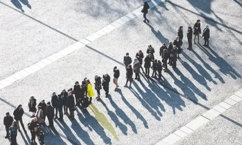 ما هي تفسيرات حلم الخروج من الطابور في المنام لابن سيرين؟