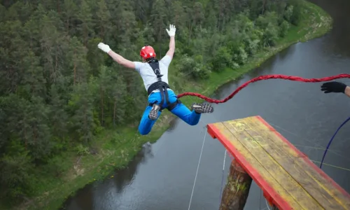ما تفسيرات ابن سيرين لرؤية الخوف من القفز في المنام؟