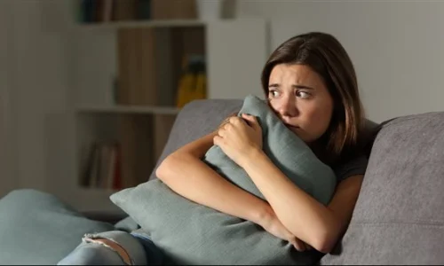 ما تأويل ابن سيرين لرؤية الخوف من امرأة في المنام؟