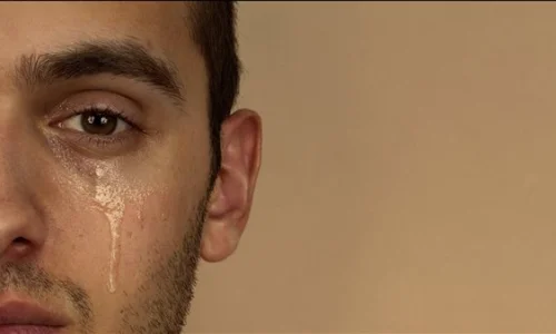 ما تفسير ابن سيرين لرؤية الدموع والبكاء في المنام؟