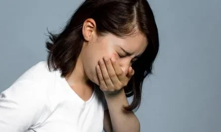 ما تأويلات ابن سيرين لرؤية الرغبة في التقيؤ في المنام؟