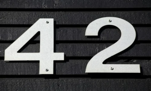 ما تفسيرات ابن سيرين لرؤية الرقم 42 في المنام؟