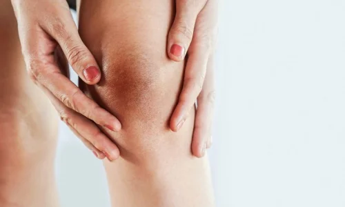 ما تأويل رؤية الركبة السوداء في المنام للعزباء لابن سيرين؟