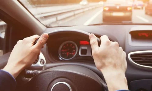 ما تأويلات رؤية الركوب في السيارة مع الميت في المنام؟