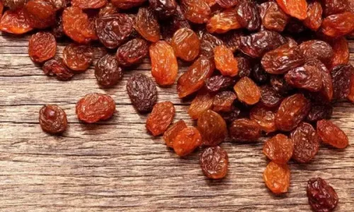 ما تفسيرات رؤية الزبيب في المنام لابن سيرين؟