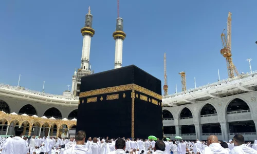 ما تفسير ابن سيرين لرؤية السفر إلى مكة في المنام؟