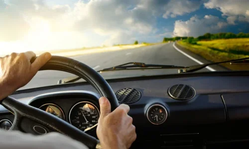 ما تفسيرات رؤية السفر بسيارة في المنام لابن سيرين؟