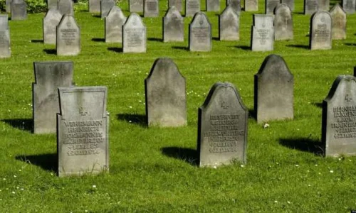 ما تأويل رؤية السكن في المقابر في المنام لابن سيرين؟