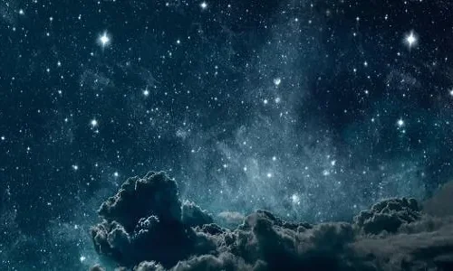 ما تفسيرات رؤية السماء والنجوم في المنام؟