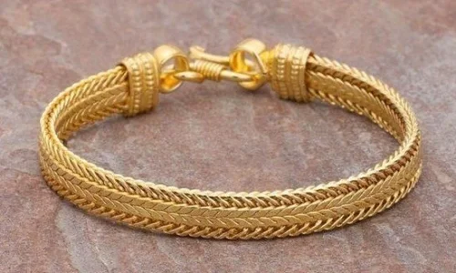 ما تأويل رؤية السوار العريض في المنام للعزباء؟