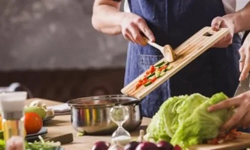 ما تفسيرات رؤية الطبخ بالمنام للمتزوجه؟