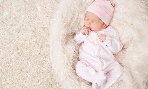 ما تأويل رؤية الطفل الرضيع الجميل في المنام؟