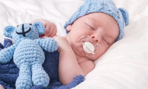 ما تفسير رؤية الطفل الرضيع في منام المتزوجة؟