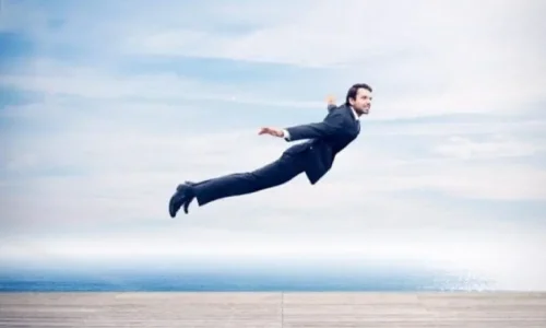 ما تفسير ابن سيرين لرؤية الطيران فوق البحر في الحلم؟