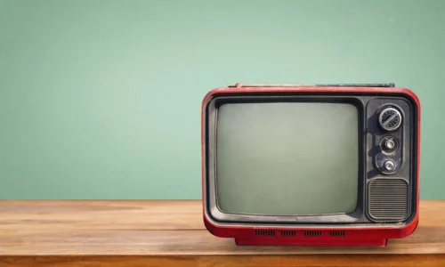 ما تفسير رؤية الظهور في التلفزيون في المنام؟