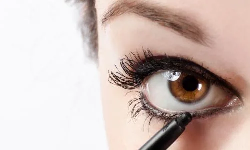 ما تفسيرات رؤية العيون المكحلة في المنام للمتزوجة؟