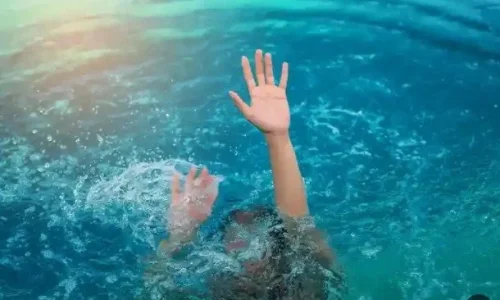 ما تأويل رؤية الغرق في الماء الصافي في المنام؟