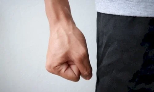 ما تأويل رؤية الغضب على شخص في المنام؟