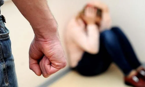 اعرف أهم 20 تفسير لرؤية ضرب البنت في المنام