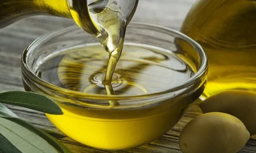 اكتشف أهم تفسيرات كبار المفسرين لرؤية زيت زيتون في المنام