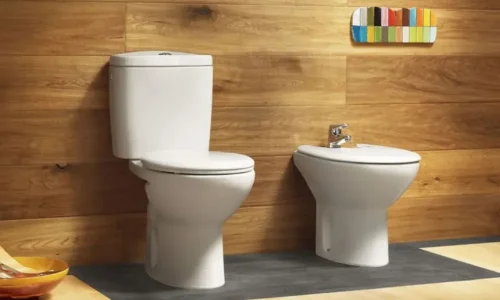 ما هي أهم الدلالات المتعلقة بتفسير حلم التبول في المرحاض للرجل؟