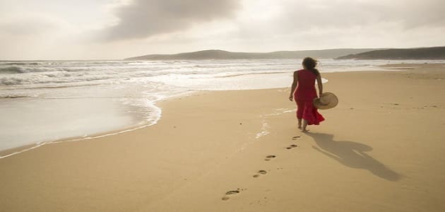 ما تفسير حلم المشي في البحر للمتزوجة؟