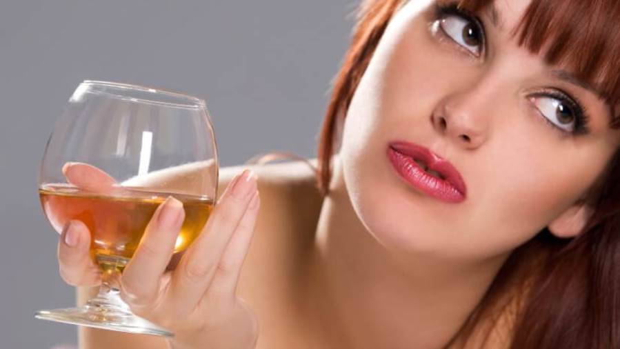 تفسير رؤية الخمر في المنام دون شربه لابن سيرين - تفسير الاحلام اونلاين