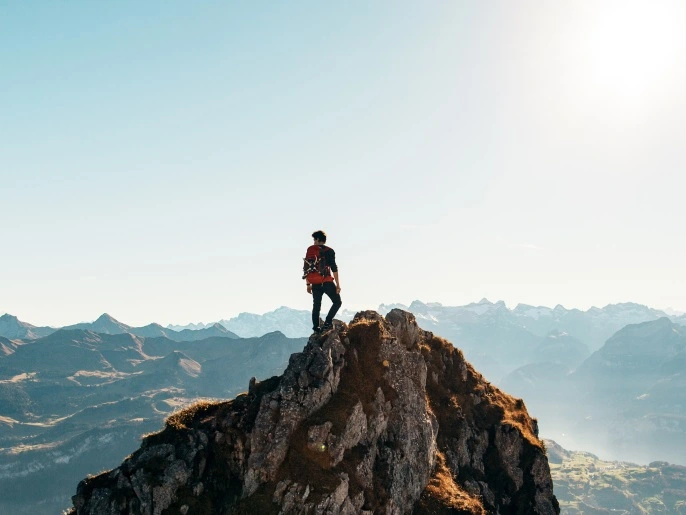 ما تفسير حلم صعود مكان مرتفع في المنام لابن سيرين