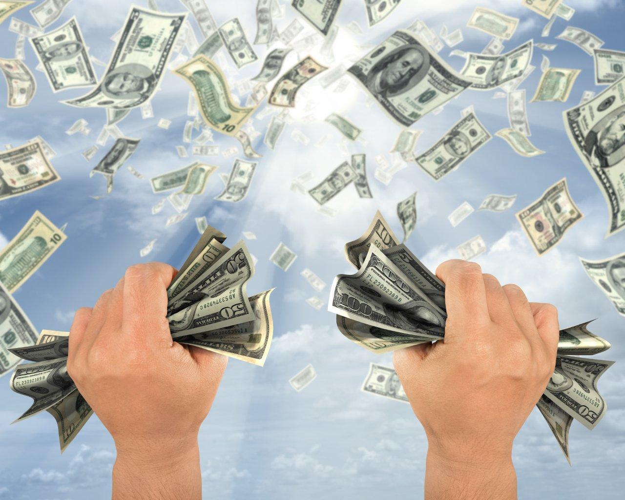 ما تفسير إعطاء الميت للحي نقود ورقية للمتزوجة في المنام لابن سيرين