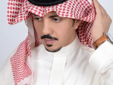 ما تفسير حلم رجل لابس ثوب ابيض وشماغ أحمر للعزباء لابن سيرين