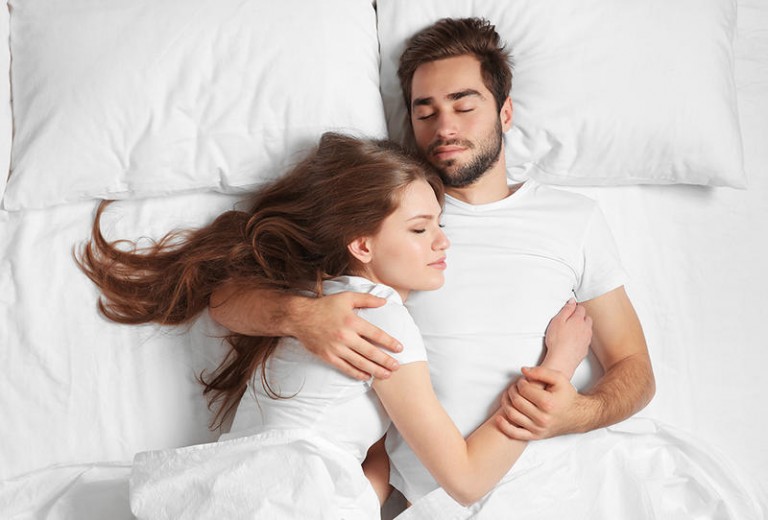 ما تفسير رؤية شخصين يتجامعان في المنام للعزباء لابن سيرين