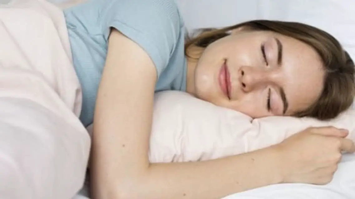 ما تفسير رؤية عورة امرأة اعرفها في المنام للمتزوجة لابن سيرين