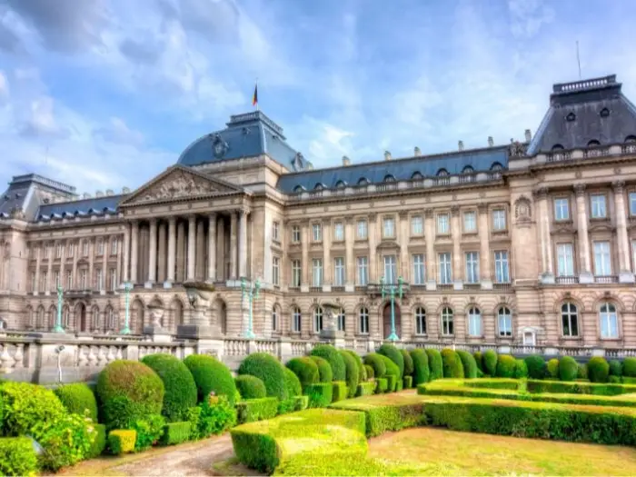 القصر في المنام للعزباء